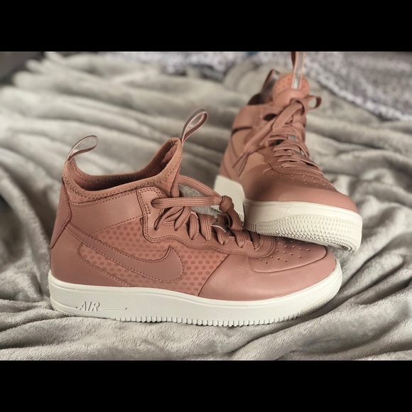 Nike Air Force 1 - Picture 1 of 3